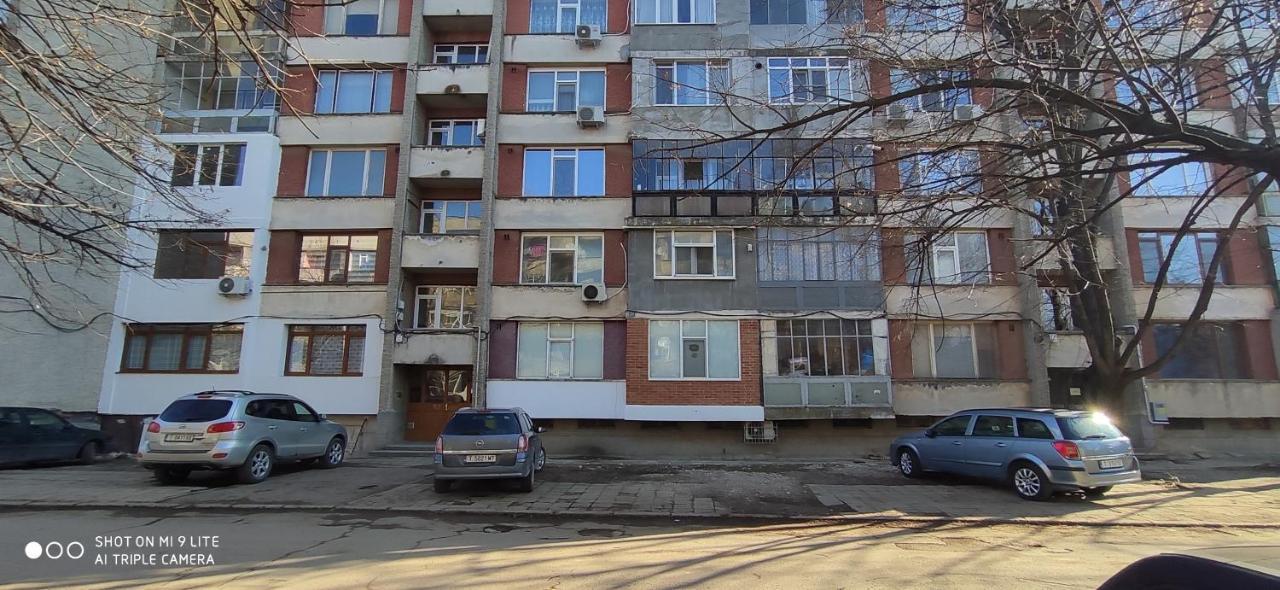 Уютен Апартамент В Търговище - 2 Спални И Кухня Exteriér fotografie